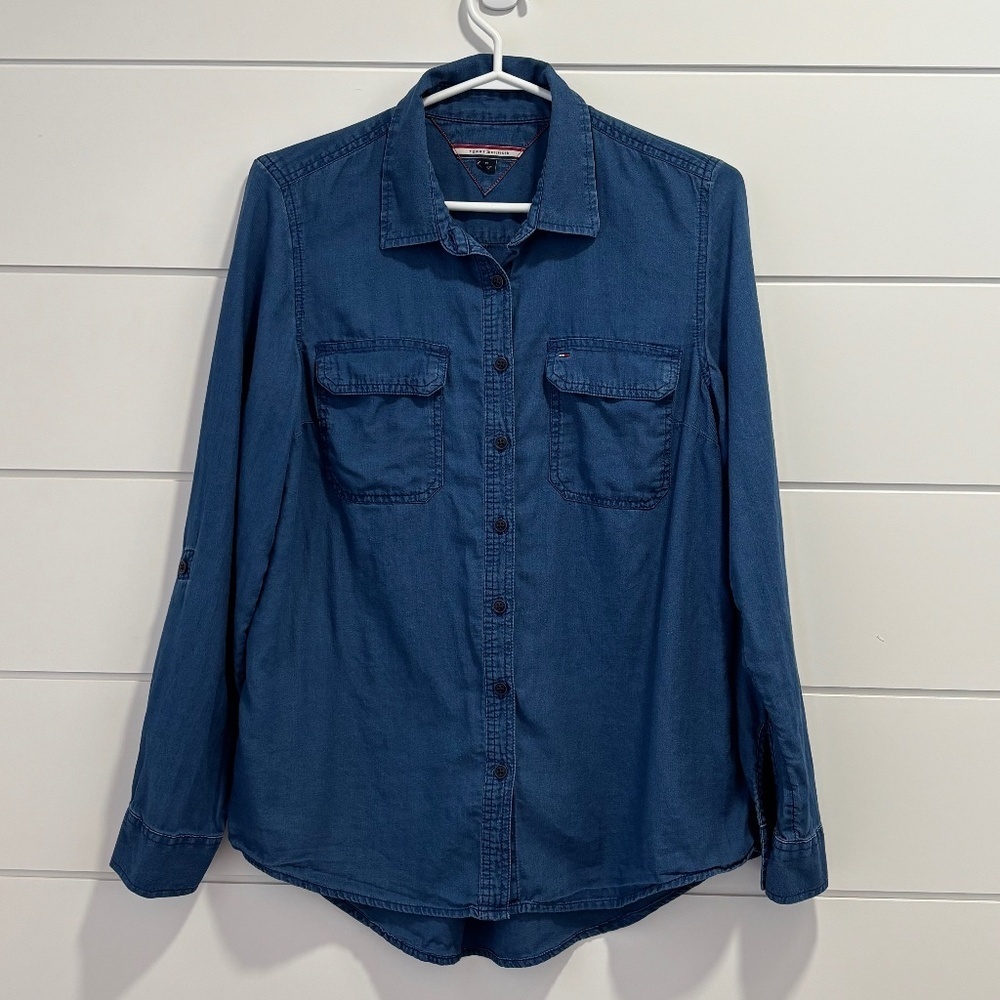 Tommy Hilfiger women's denim button down shirt with roll tab sleeves size M